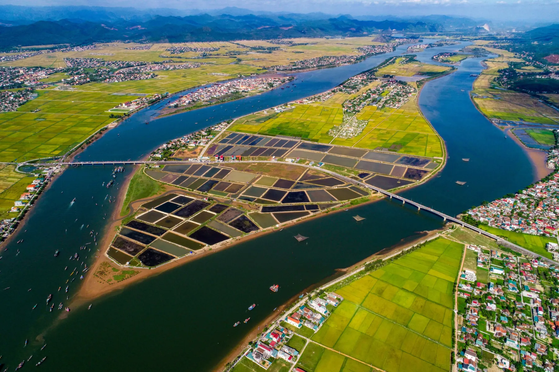 Quang Binh: La forteresse de calcaire et le miroir des eaux